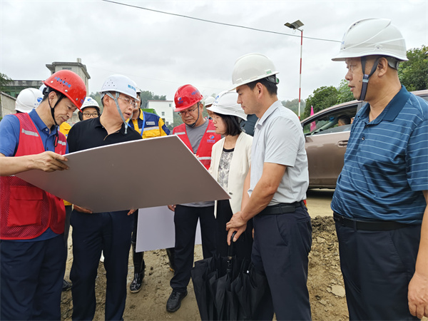 9月19日，江市長(zhǎng)調(diào)研歙縣段防洪治理項(xiàng)目。.jpg