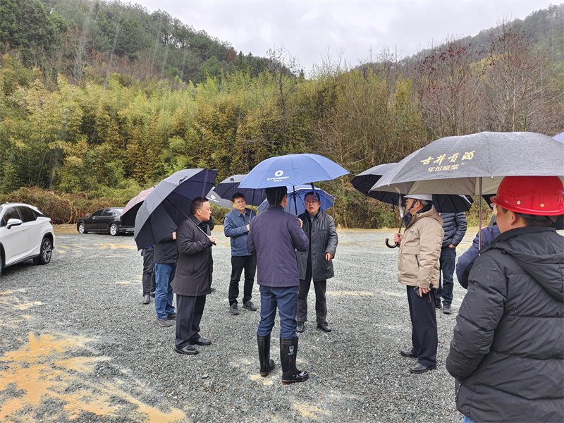 2月21日，汪凱書記一行調(diào)研防洪項目開工儀式現(xiàn)場，洪董、張總陪同調(diào)研.jpg